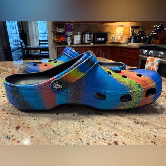 Crocs Black/Rainbow Clogs With Jibbitz Women’s 12/Men’s 10 New Without Tags - Picture 7 of 13